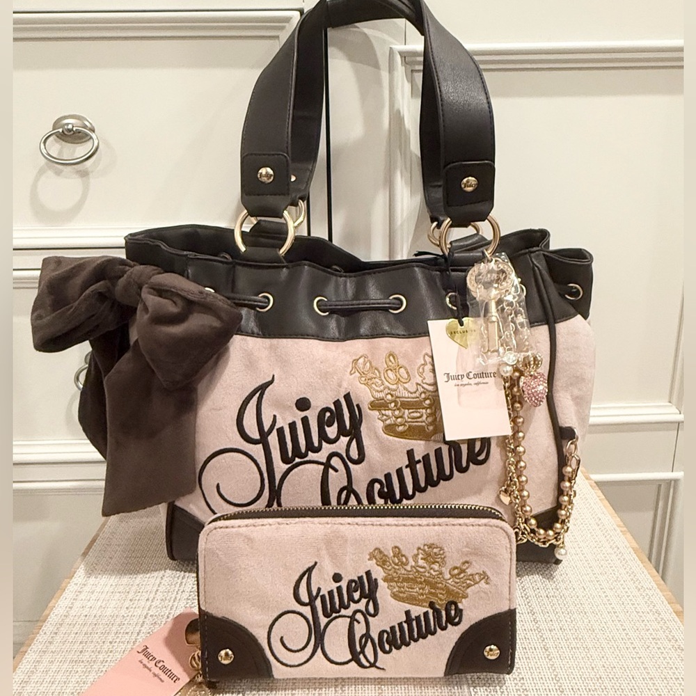 🔑🎀 SOLD - Juicy Couture Key to Juicy Daydreamer Dusty Blush Tote & Wallet Set